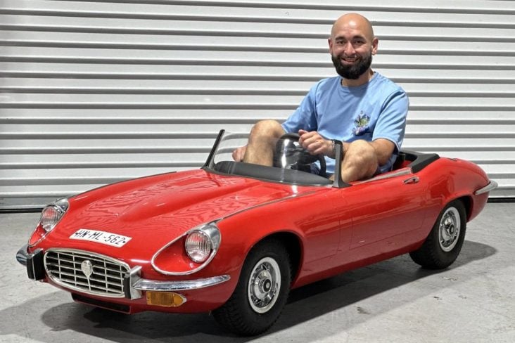 JAGUAR E TYPE JUNIOR VERMELHO INTERIOR COM ADULTO