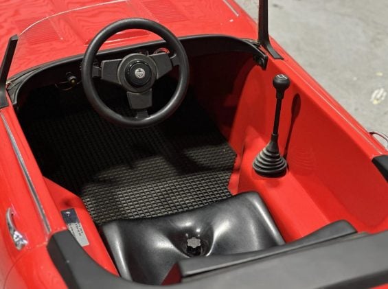 JAGUAR E TYPE JUNIOR VERMELHO INTERIOR