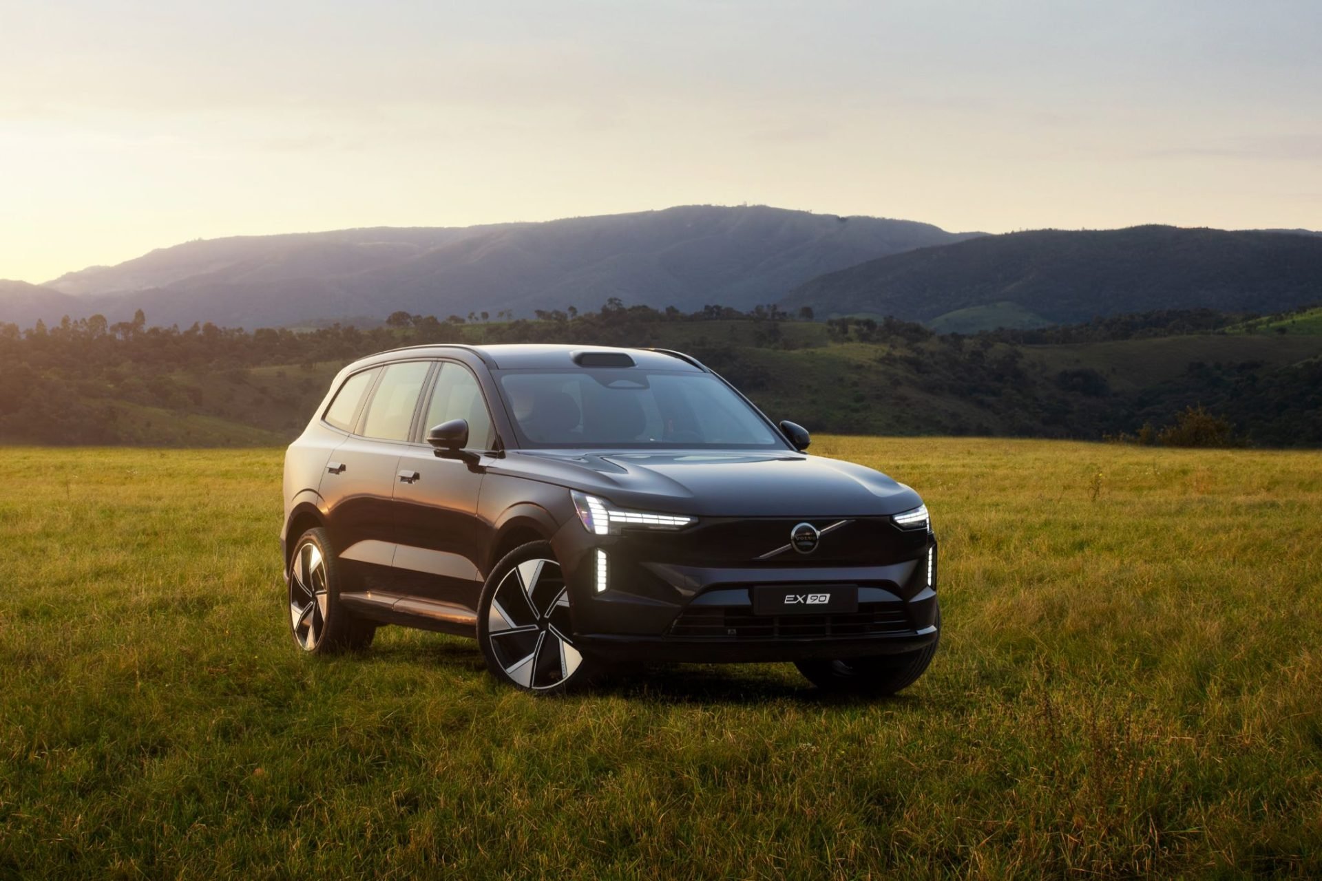 volvo ex90 twin performance vinho frente parado