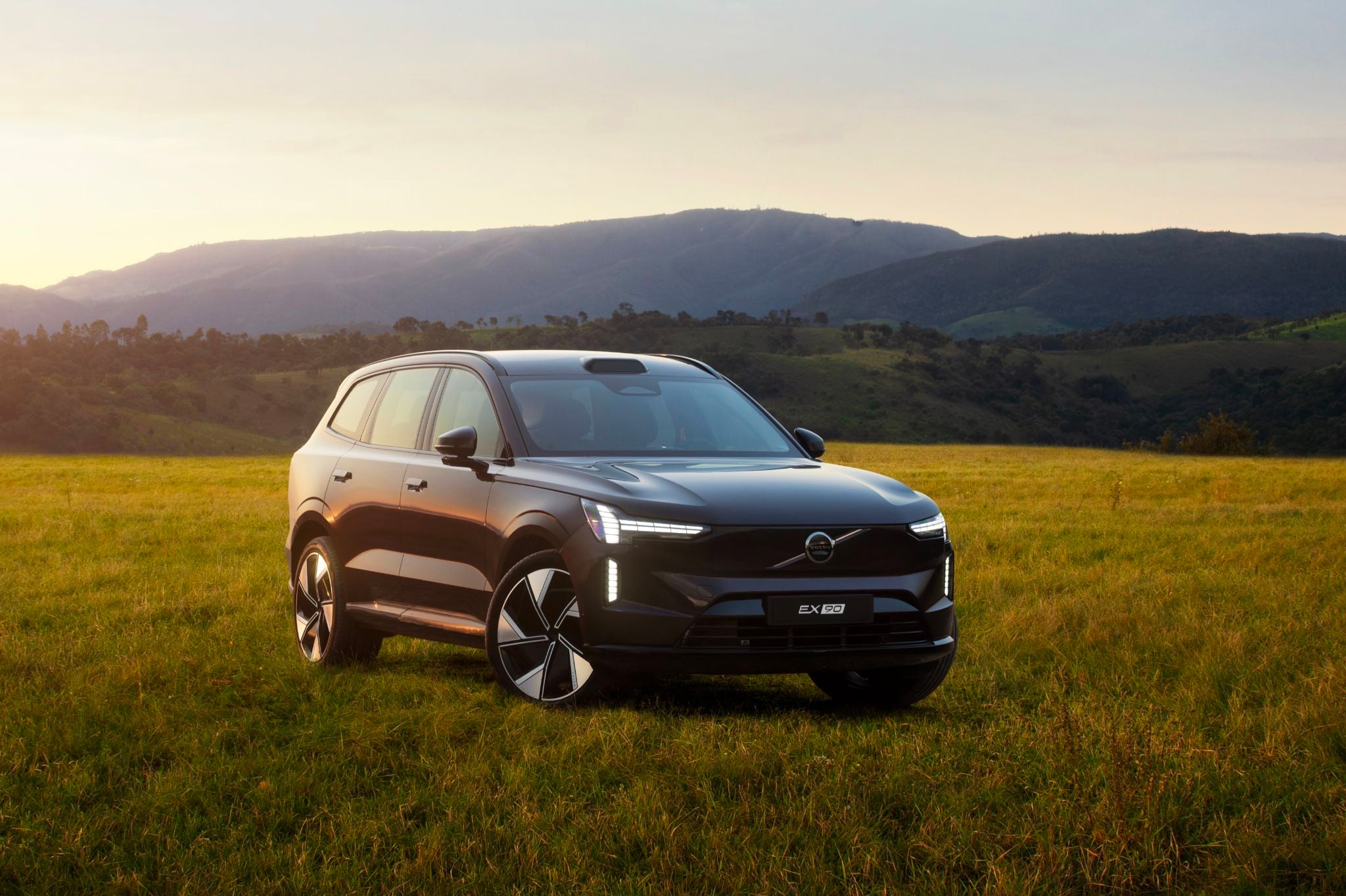 volvo ex90 twin performance vinho frente parado volvo ex90 twin performance vinho frente parado