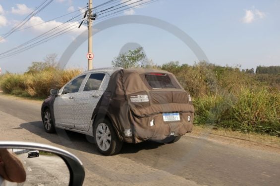Chevrolet projeto Carbon suv compacto onix traseira