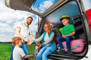 familia viagem estrada seguranca porta malas bagageiro