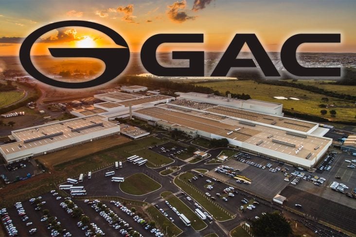 fábrica da mitsubishi hpe catalão goiás , logo da GAC em destaque