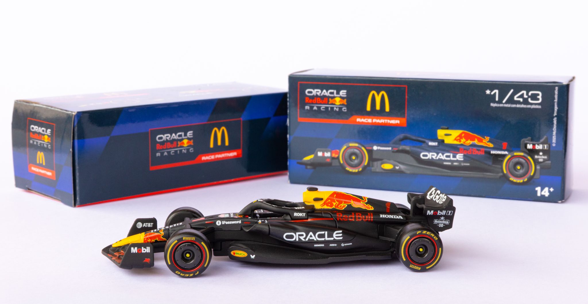 miniatura de formula 1 red bull mc donalds (8)