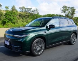 Leapmotor C10 Elétrico BEV 2026 verde boreal frente em movimento (2)