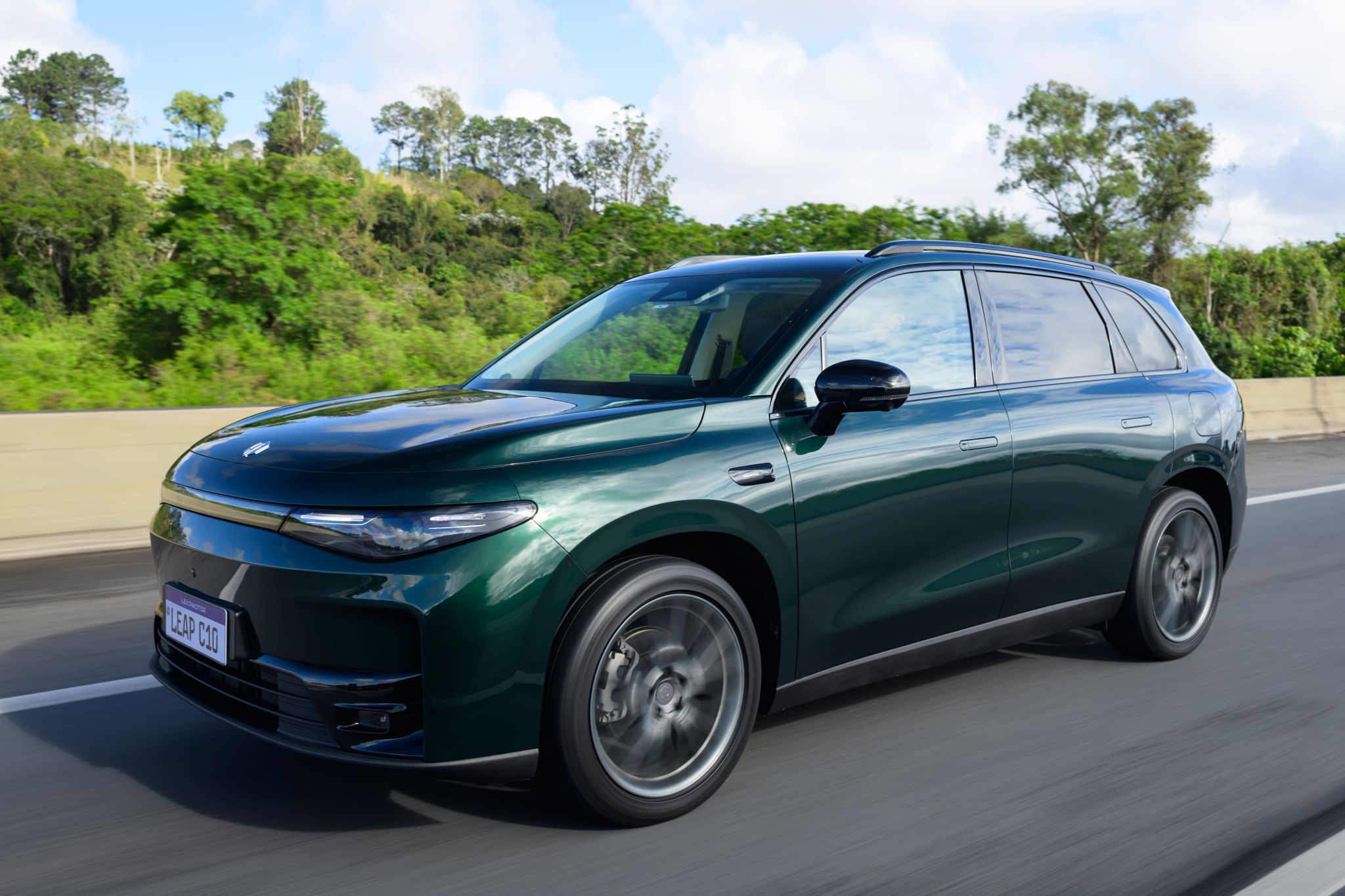 Leapmotor C10 chega com promessa de quase 1.000 km de autonomia