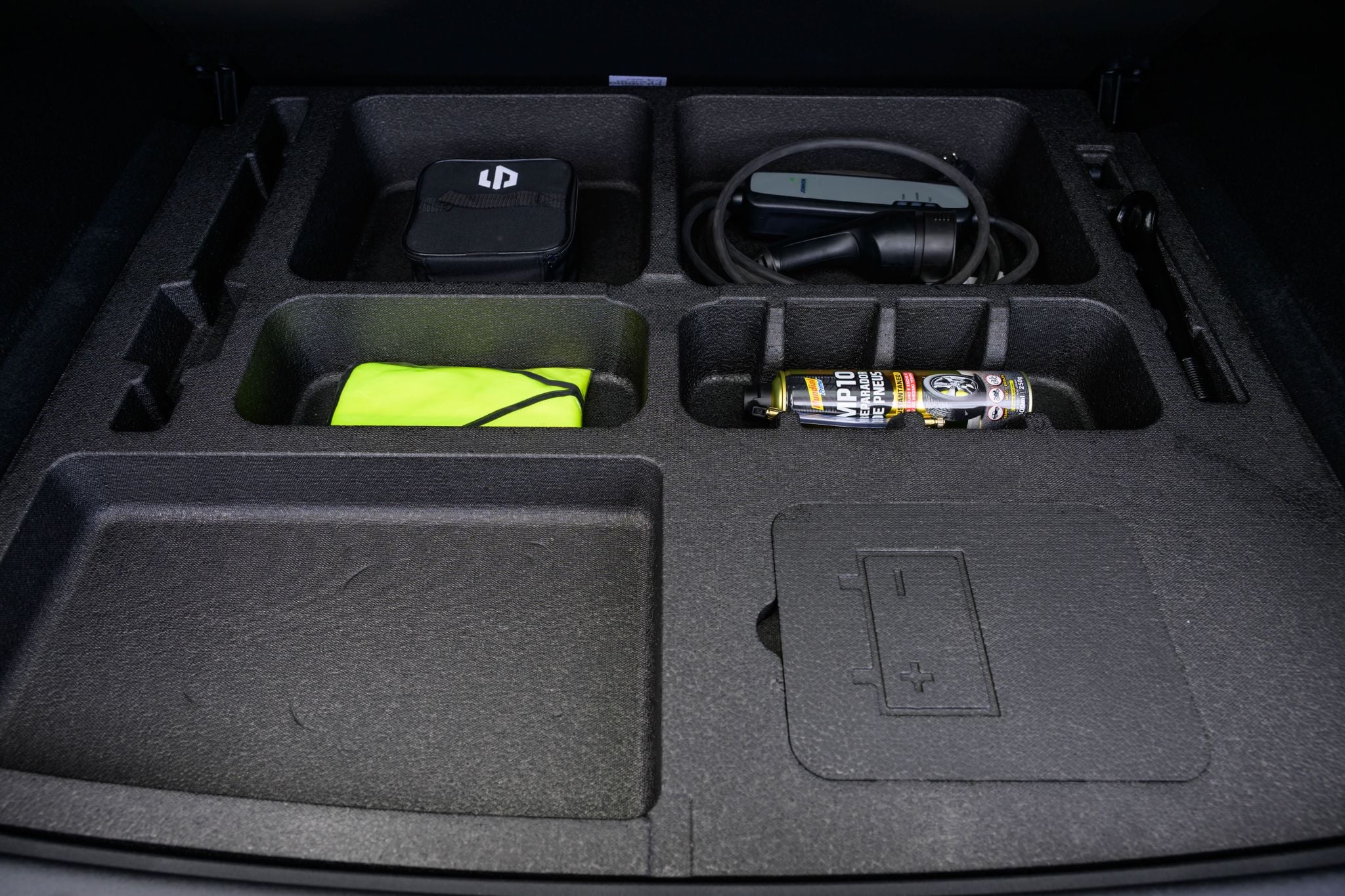 Leapmotor C10 Ultra Híbrido REEV 2026 branco alvorada kit emergencia