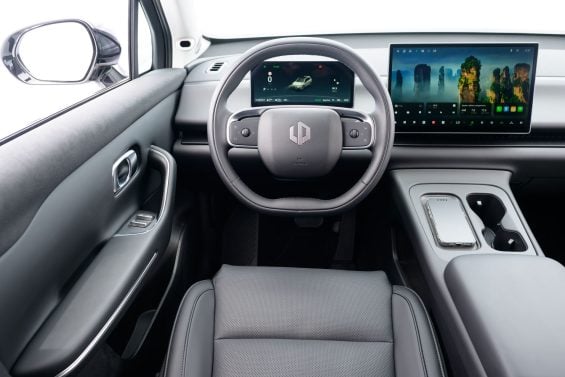 Leapmotor C10 Ultra Híbrido REEV 2026 interior painel (2)