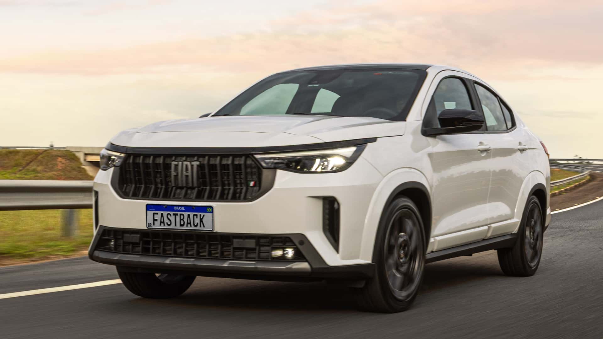 Fiat oferece descontos de até R$ 25 mil em modelos Fastback Híbrido