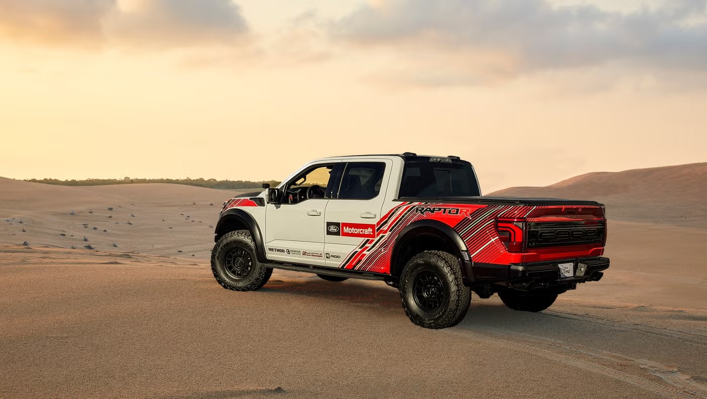 Ford revela F-150 Raptor R de 900 cv com kit oficial de performance na SEMA