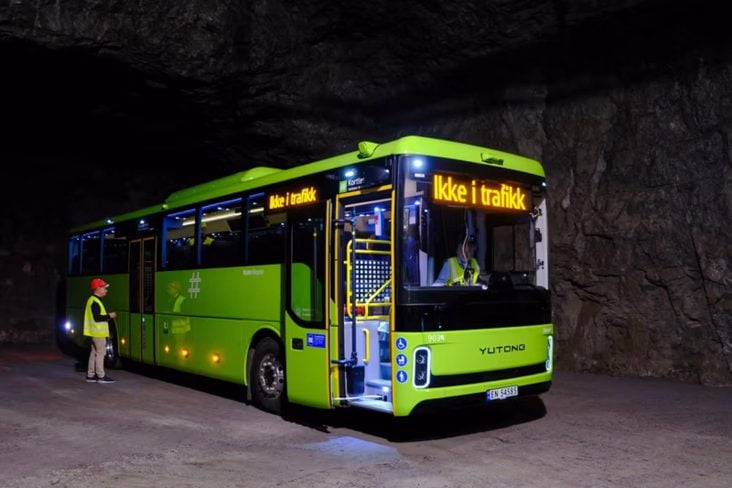 a Noruega precisou remover os cartões SIM dos ônibus para remover controle remoto da China