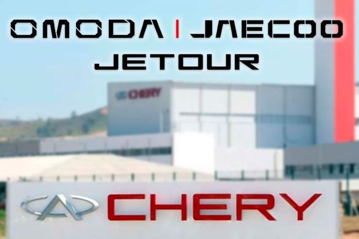 Fabrica da Chery com as logos da omoda, Jaecoo e Jetour