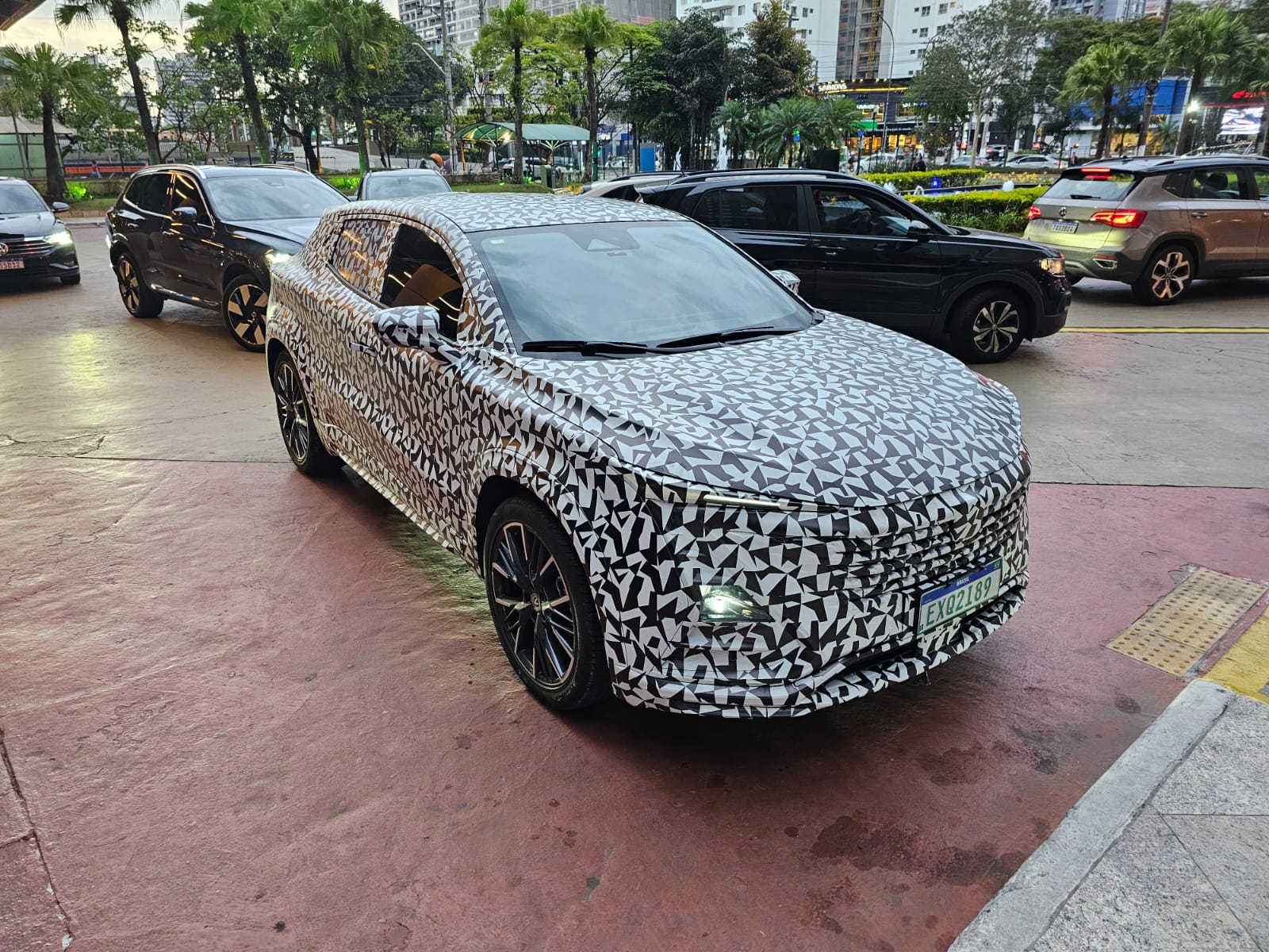 FLAGRA: fotografamos o Changan UNI-T nas ruas de SP