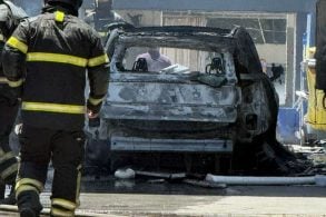 Carro eletrico pega fogo em concessionária em maceio