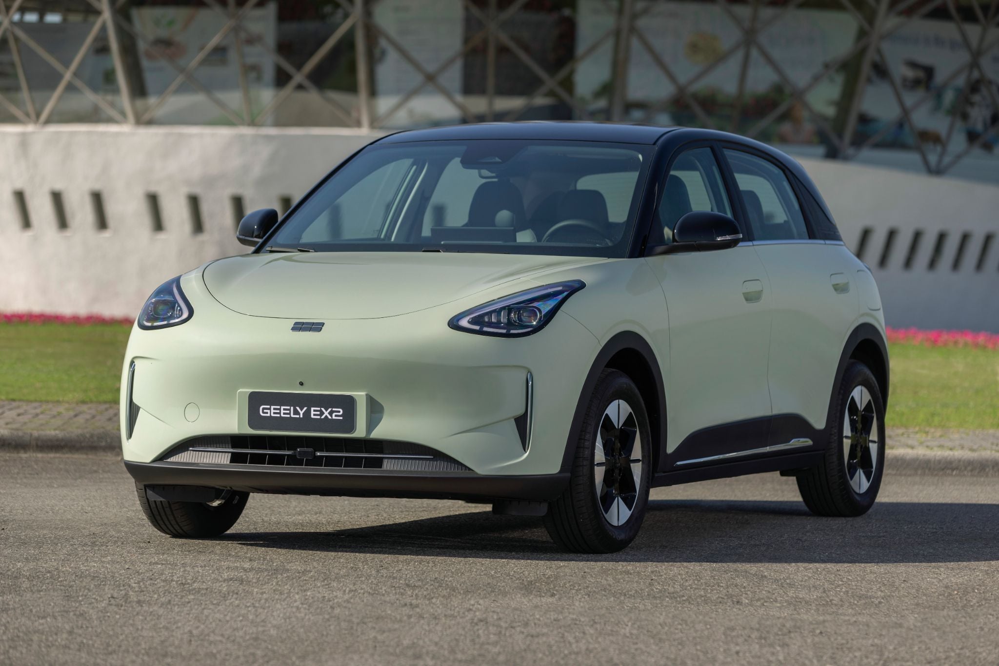 O que é feito na revisão de um carro elétrico