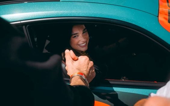 Dua Lipa Rennstall Porsche