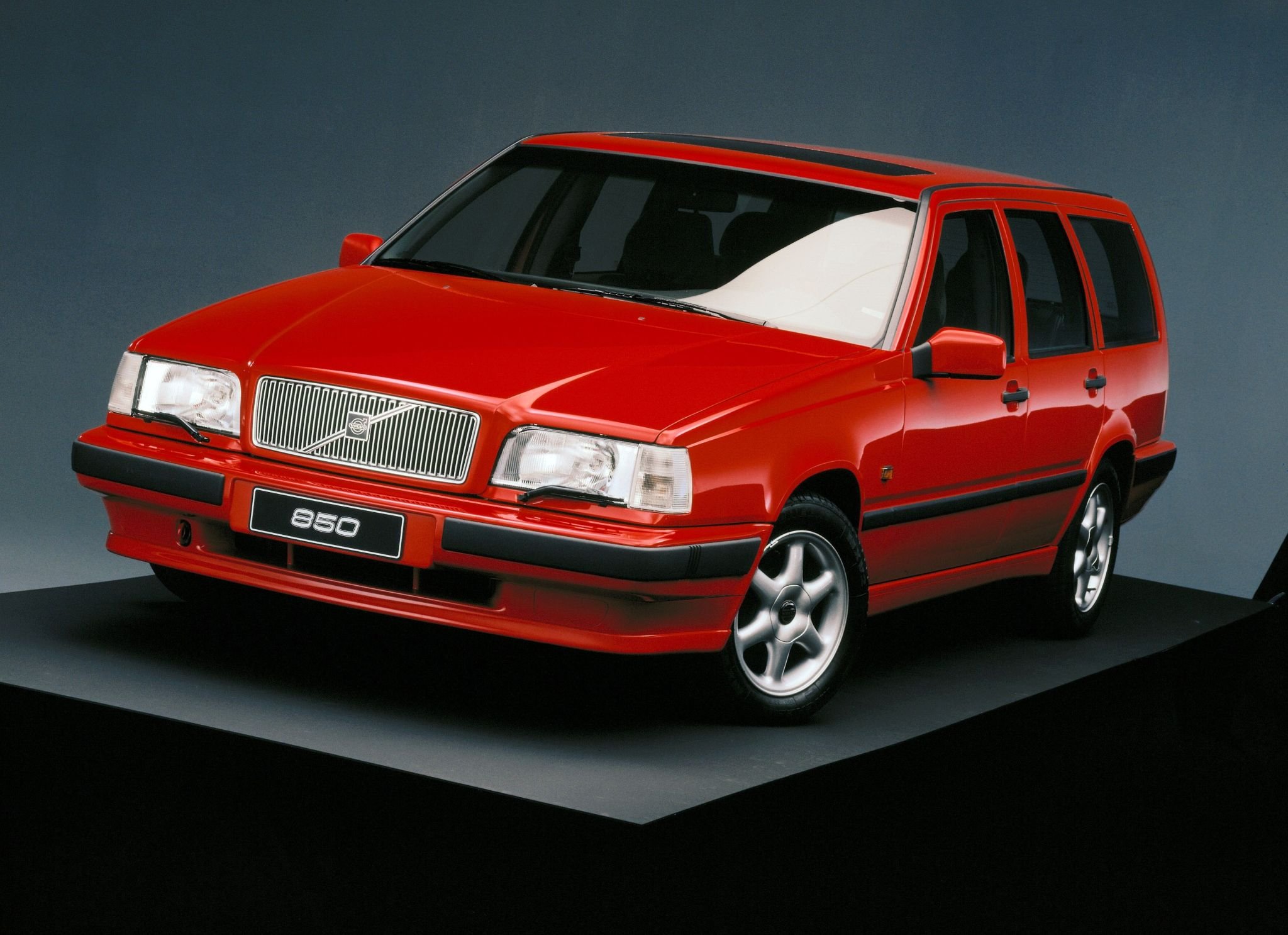 VOLVO 850 1993 VERMELHO FRENTE LATERAL