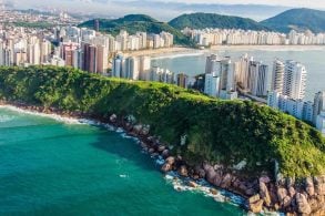 justiça derruba taxa de R$ 4 mil para entrada de ônibus de turismo em Guarujá