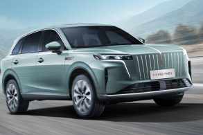 Hongqi HS6 PHEV estabelece recorde no guiness