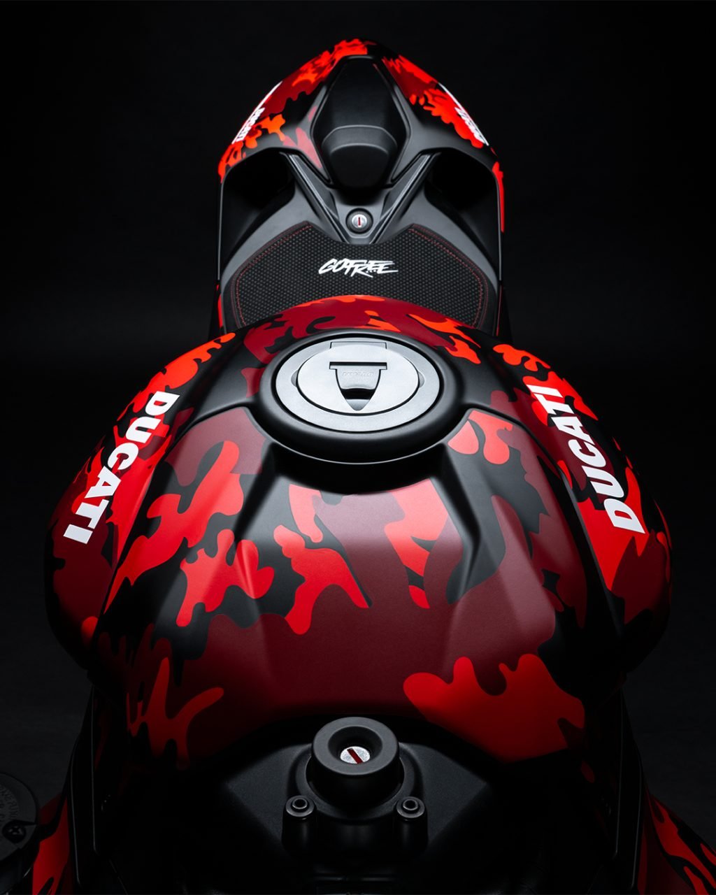 Panigale V2 FB63 gallery mosaic 1080x1350 02