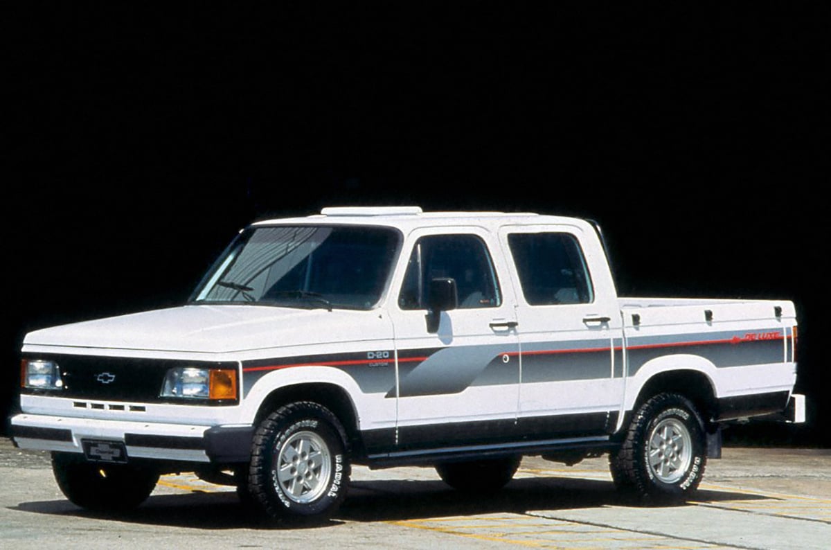 chevrolet d 20 cabine dupla branca frente parada chevrolet d 20 cabine dupla branca frente parada