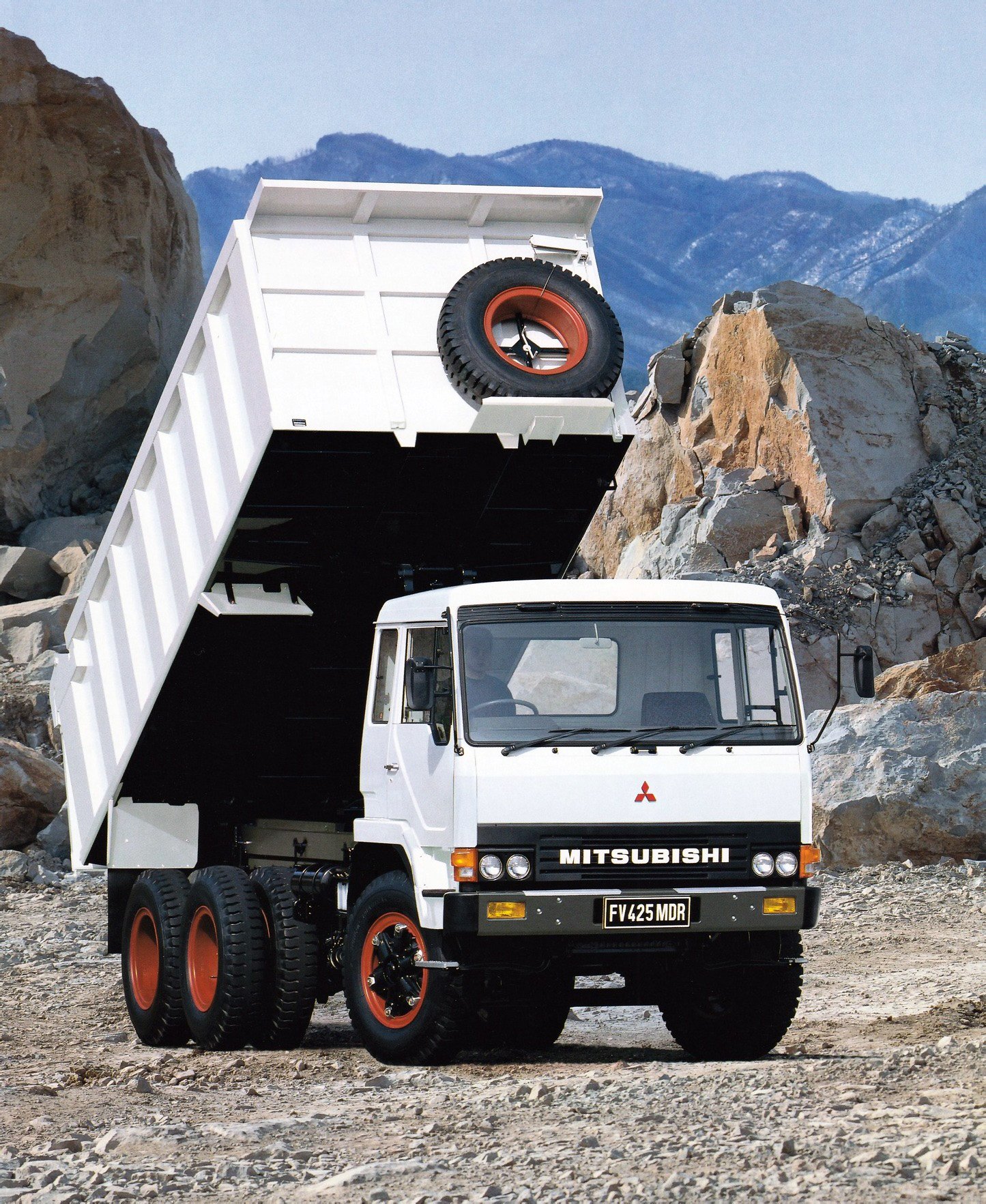 Mitsubishi fuso the great fv 425