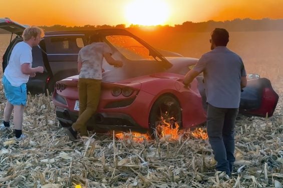 Ferarri em Chamas Ferarri em Chamas