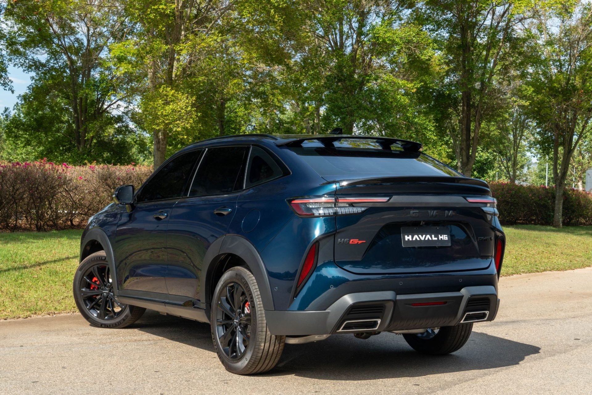 GWM Haval H6 GT 2026 azul cianita traseira parado