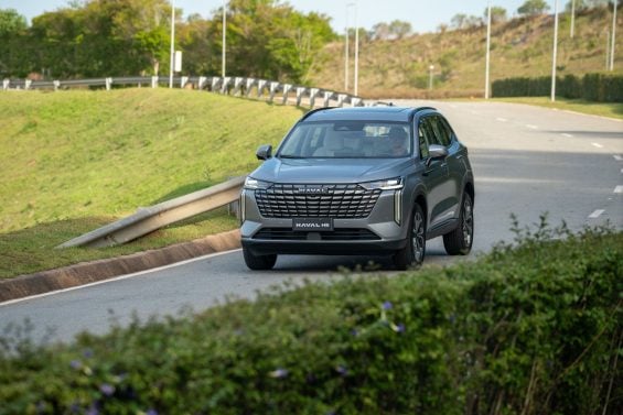 GWM Haval H6 PHEV 35 2026 Cinza Diamante frente em movimento (2)