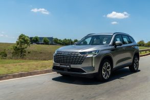 GWM Haval H6 PHEV 35 2026 Cinza Diamante frente em movimento