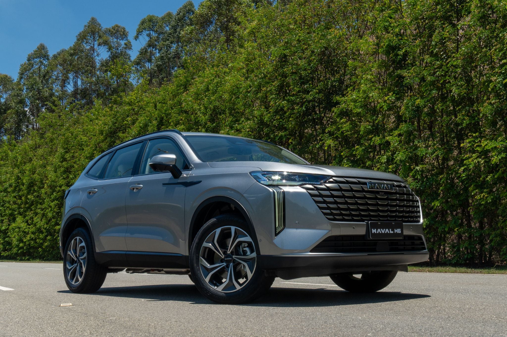 GWM Haval H6 PHEV 35 2026 Cinza Diamante frente parado