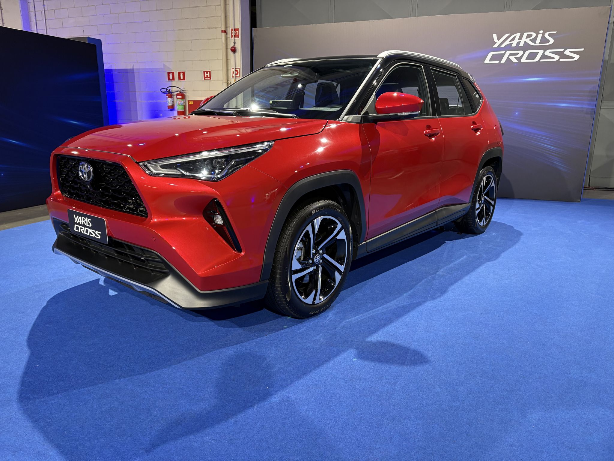 Yaris Cross estreia eletrificado e em quatro versões a partir de R$ 161.390