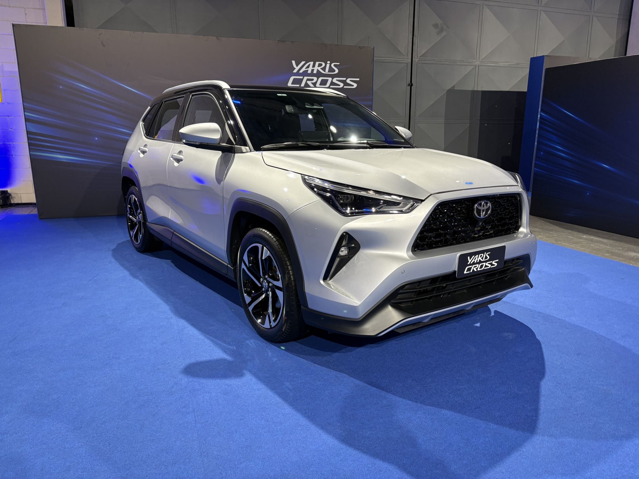 TOYOTA YARIS CROSS 2026 VERMELHO FRENTE LATERAL TRASEIRA MOTOR INTERIOR JABULAS (10)