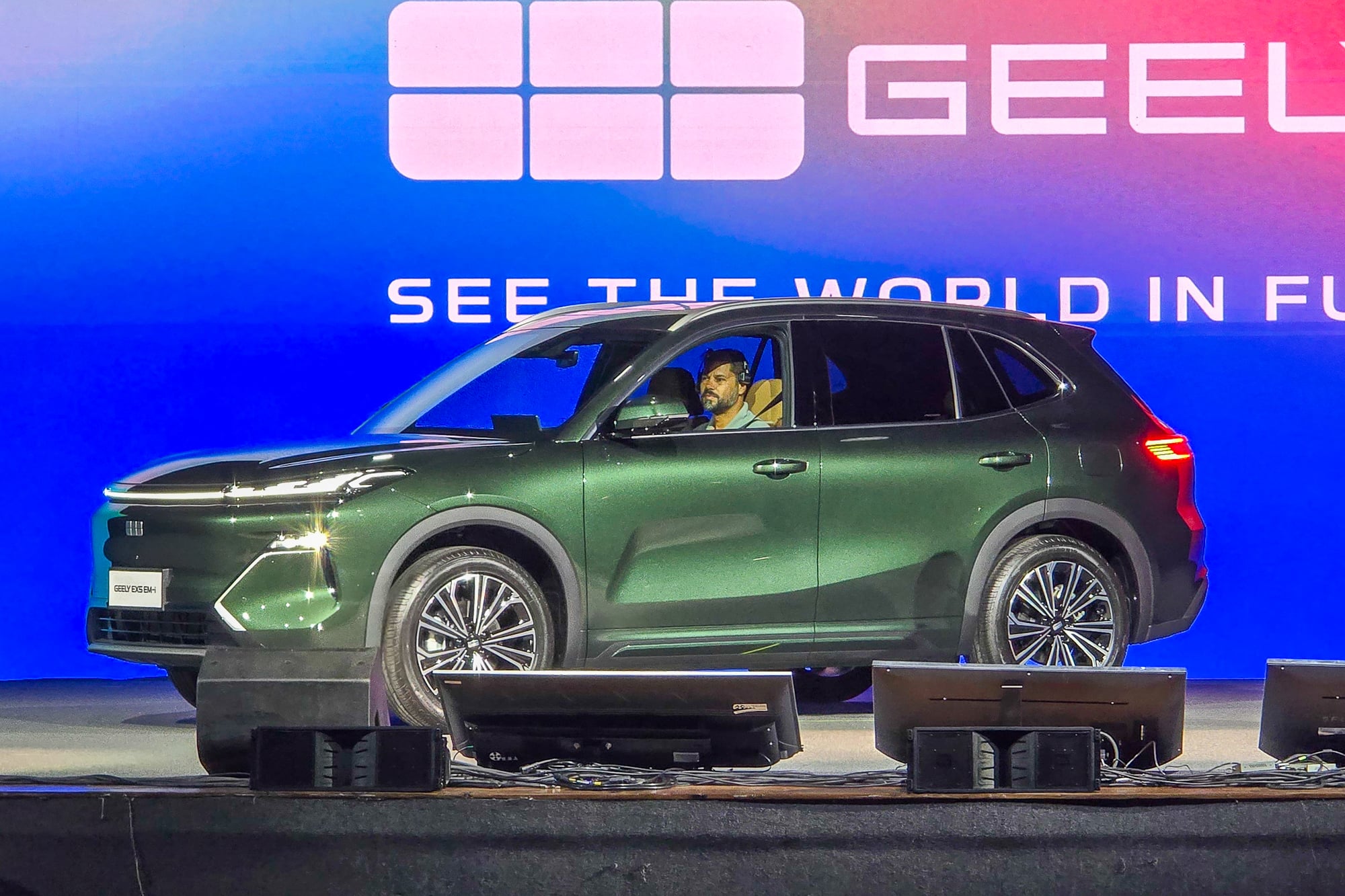 Geely EX5 híbrido já é anunciado e chega ao Brasil muito em breve