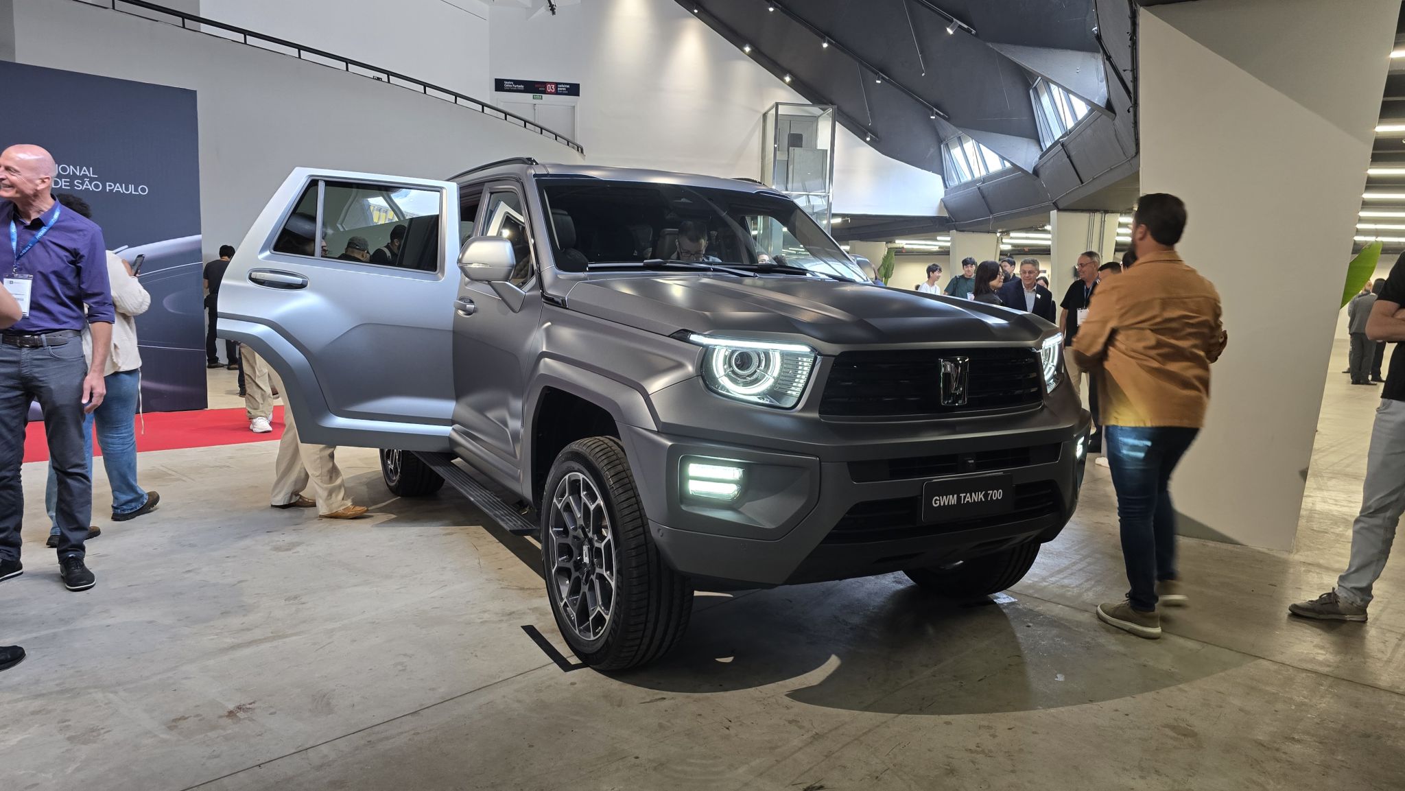 SUV GWM Tank 700 no Salão do Automóvel 2025 (1) SUV GWM Tank 700 no Salão do Automóvel 2025 (1)