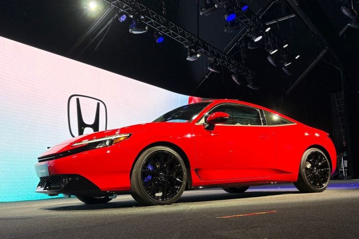 Honda Prelude 2026 vermelho frente parado
