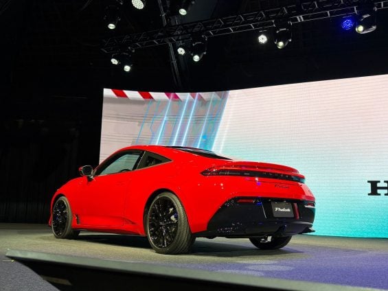 Honda Prelude 2026 vermelho traseira parado