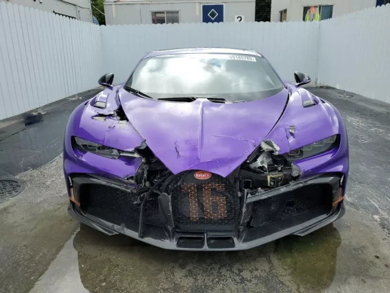 Bugatti Chiron Pur Sport destruido 4