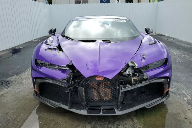 Bugatti Chiron Pur Sport destruido 4
