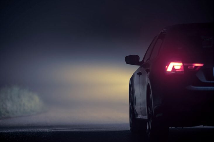 luz neblina traseira noite carro automovel veiculo