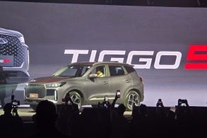 Caoa Chery Tiggo 5x frente parado salão do automóvel