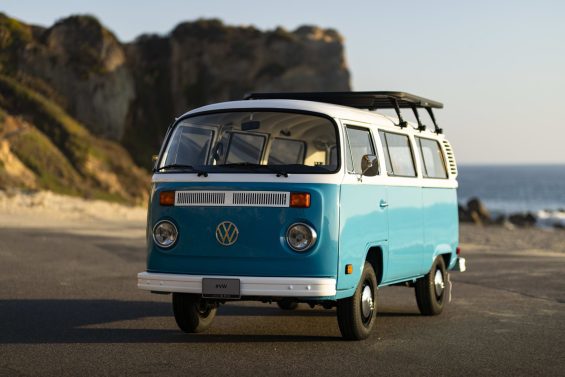 VW restaura Kombi T2 de 1977 5