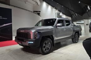 Salão do Automóvel Kia Tasman frente