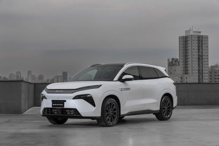 BYD Atto 8: SUV híbrido plug-in de sete lugares é apresentado no Salão do Automóvel de São Paulo