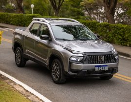 fiat toro freedom 2026 cinza frente parada 2