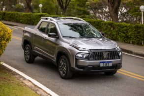 fiat toro freedom 2026 cinza frente parada 2
