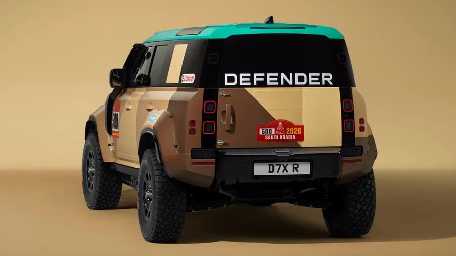 DEFENDER DAKAR D7X R 500 REAR 3 4 16X9