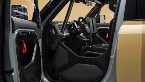 DEFENDER DAKAR D7X R DOOR 16X9