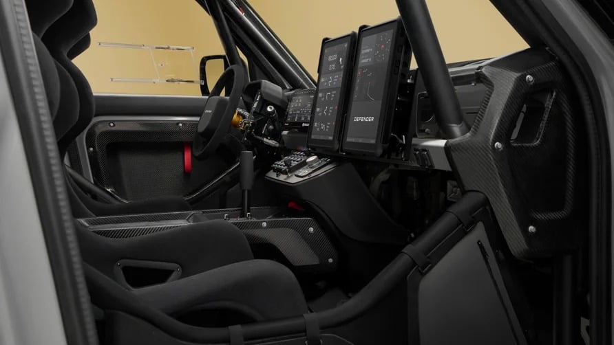 DEFENDER DAKAR D7X R INTERIOR 2 16X9