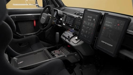DEFENDER DAKAR D7X R INTERIOR 16X9